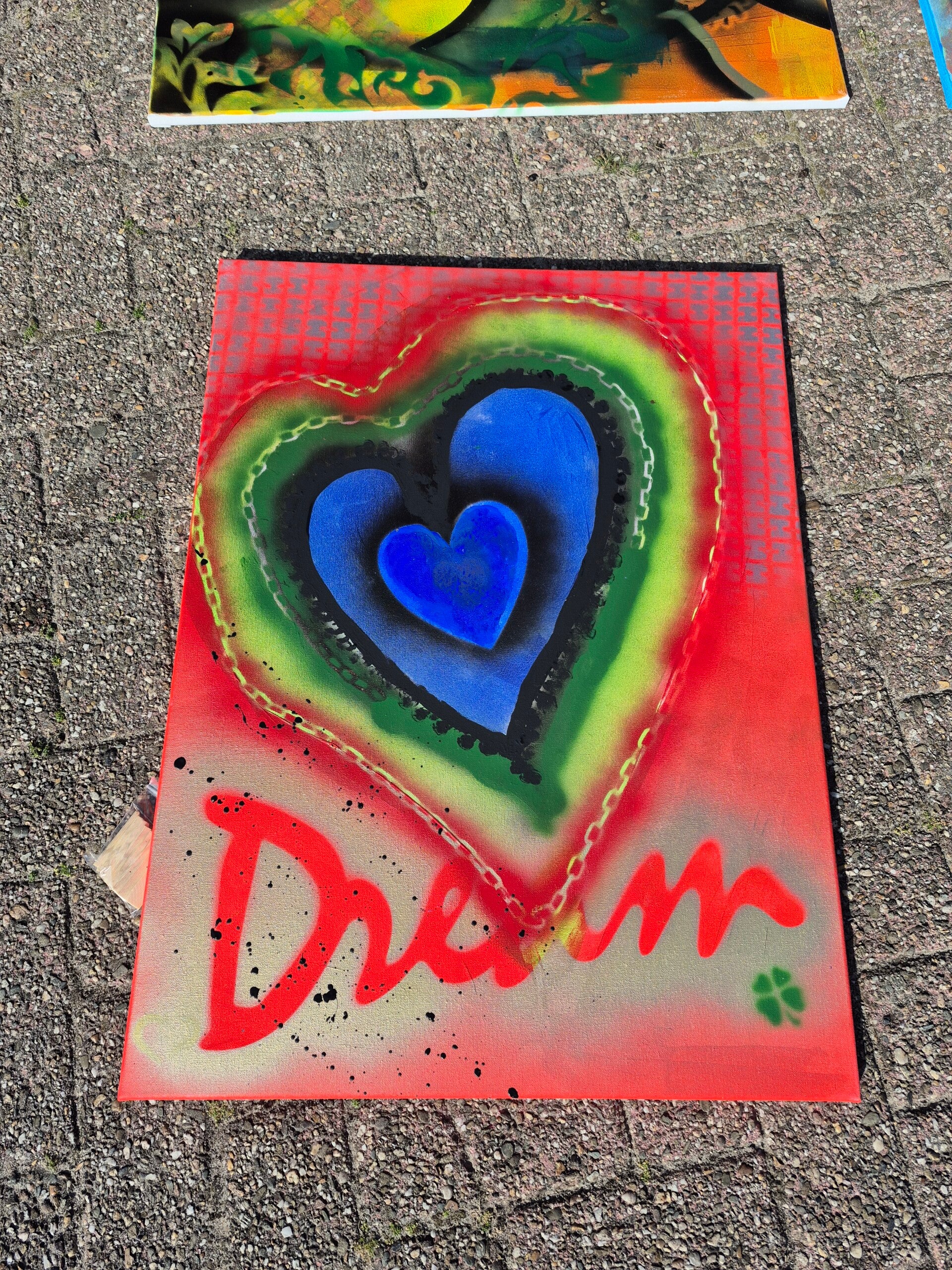 afdelingsuitje, macrame workshop, vriendinnen uitjes, beeldjes dikke dames, keramiek schilderen, kip pimpen, sieraden maken workshop, moeder dochter dag, vrolijk schilderij dikke dames, servies beschilderen, familiedag drenthe, porselein schilderen