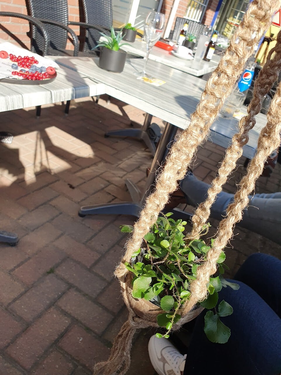 workshop macramé plantenhanger maken, workshop, workshop Drenthe, workshops Drenthe, creatieve workshop, creatieve workshops, personeelsuitje Drenthe, creatief uitje Drenthe, vriendinnenuitje, familiedag, workshop 20 personen, moeder dochter uitje