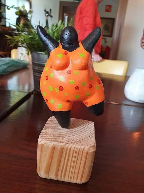 dikke dames wijn, porcelein schilderen, vriendinnenuitjes, vriendinnenuitje, servies schilderen, leuke workshop, dikke dames beeldjes schilderen, schilder voorbeelden, workshop taarten maken, dikke vrouwen schilder, dikke vrouwen schilder, workshoo 