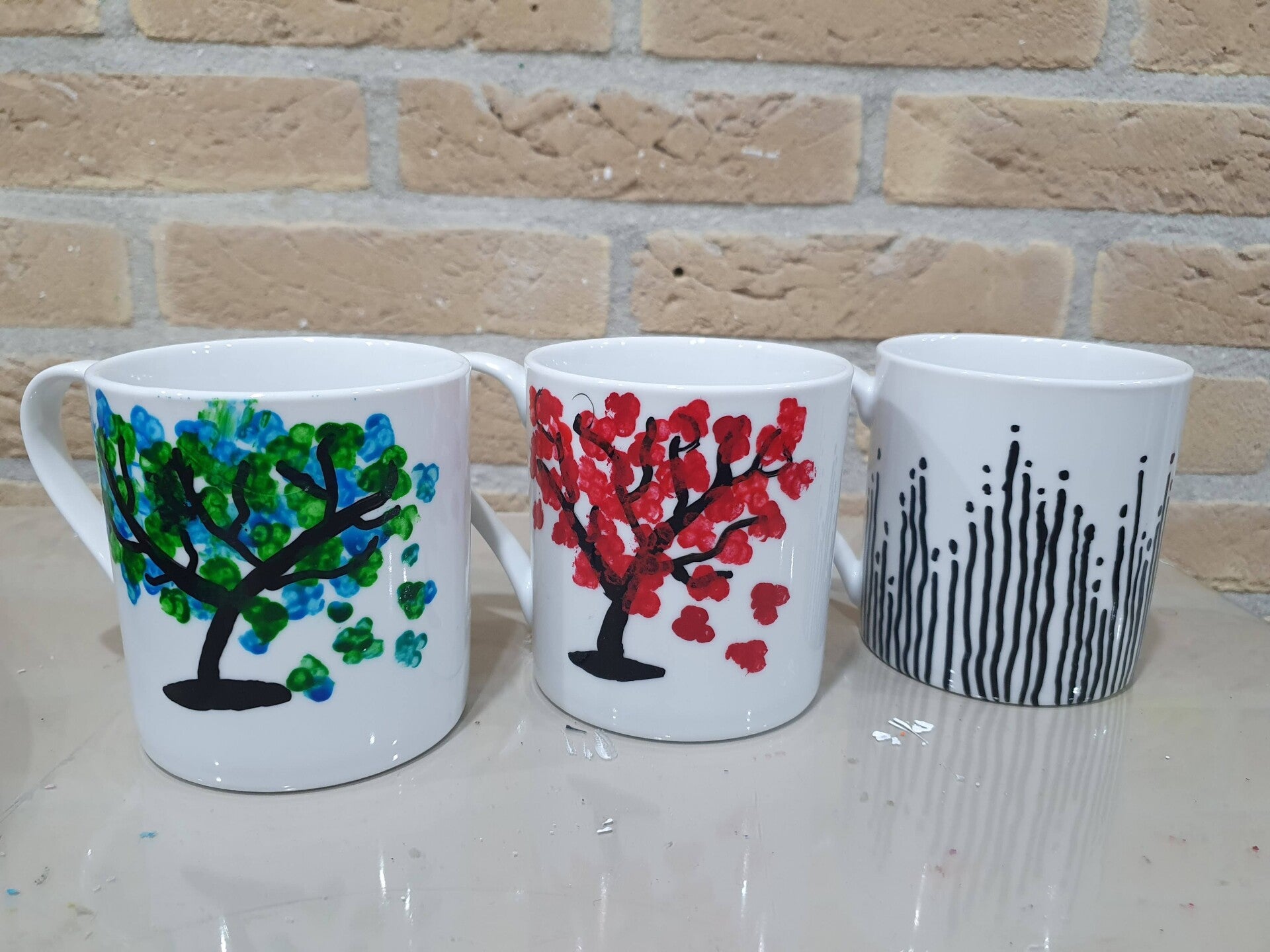 workshop servies schilderen, workshop porselein schilderen, workshop, workshop Drenthe, workshops Drenthe, creatieve workshop, creatieve workshops, personeelsuitje Drenthe, bedrijfsfeest, vriendinnenuitje, workshop grote groep, Hoogeveen