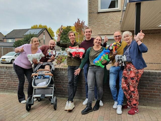 vrolijk persoon, macramé plantenhanger maken, workshop familiedag, worshop, workshop teambuilding, workshop creatief, servies beschilderen workshop, vrijgezellenavond, workshops op locatie, eierbord, dikke dames beeldjes om zelf te schilderen