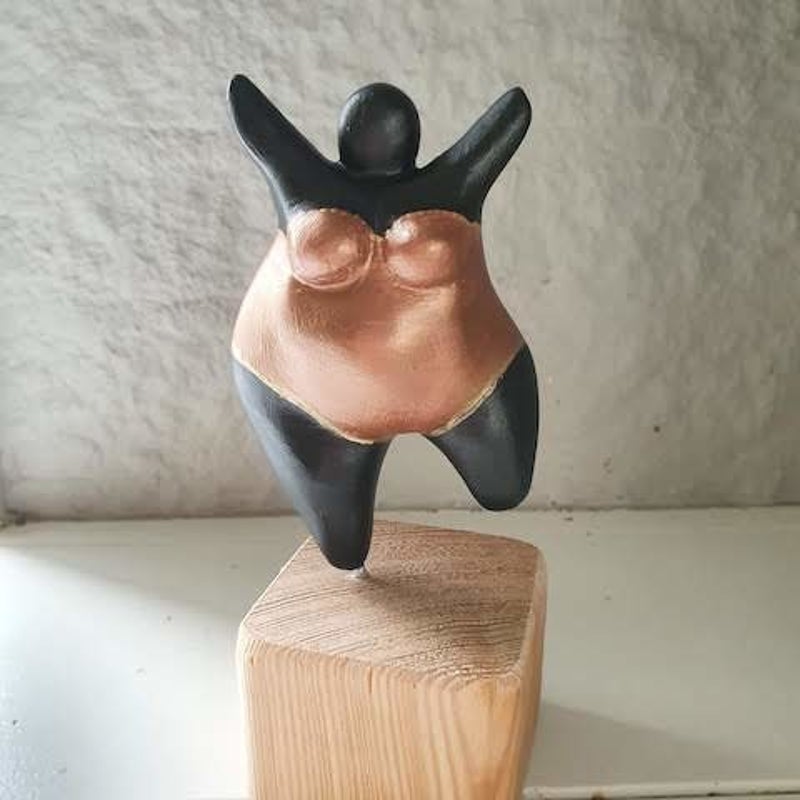 workshop, workshops, creatieve workshops, creatieve workshop, workshop drenthe, workshops drenthe, zussen uitje, dikkedamesschilderen, dikke dames schilder, workshop sieraden maken, dikke dames beeldje schilderen, workshop met vriendinnen, leuke workshops