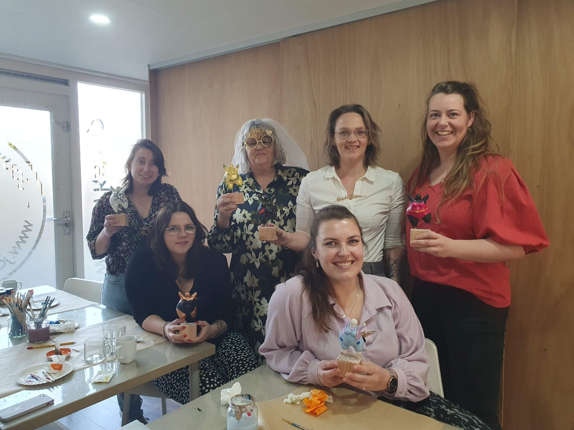 vrolijke koeien schilderijen, workshops creatief, cocodama, schilderen voor beginners voorbeelden, dikke dames schilderen, vrolijke schilderijen, workshop mozaieken, schilderen voorbeelden, beeldjes schilderen, workshop sieraden maken 2 personen