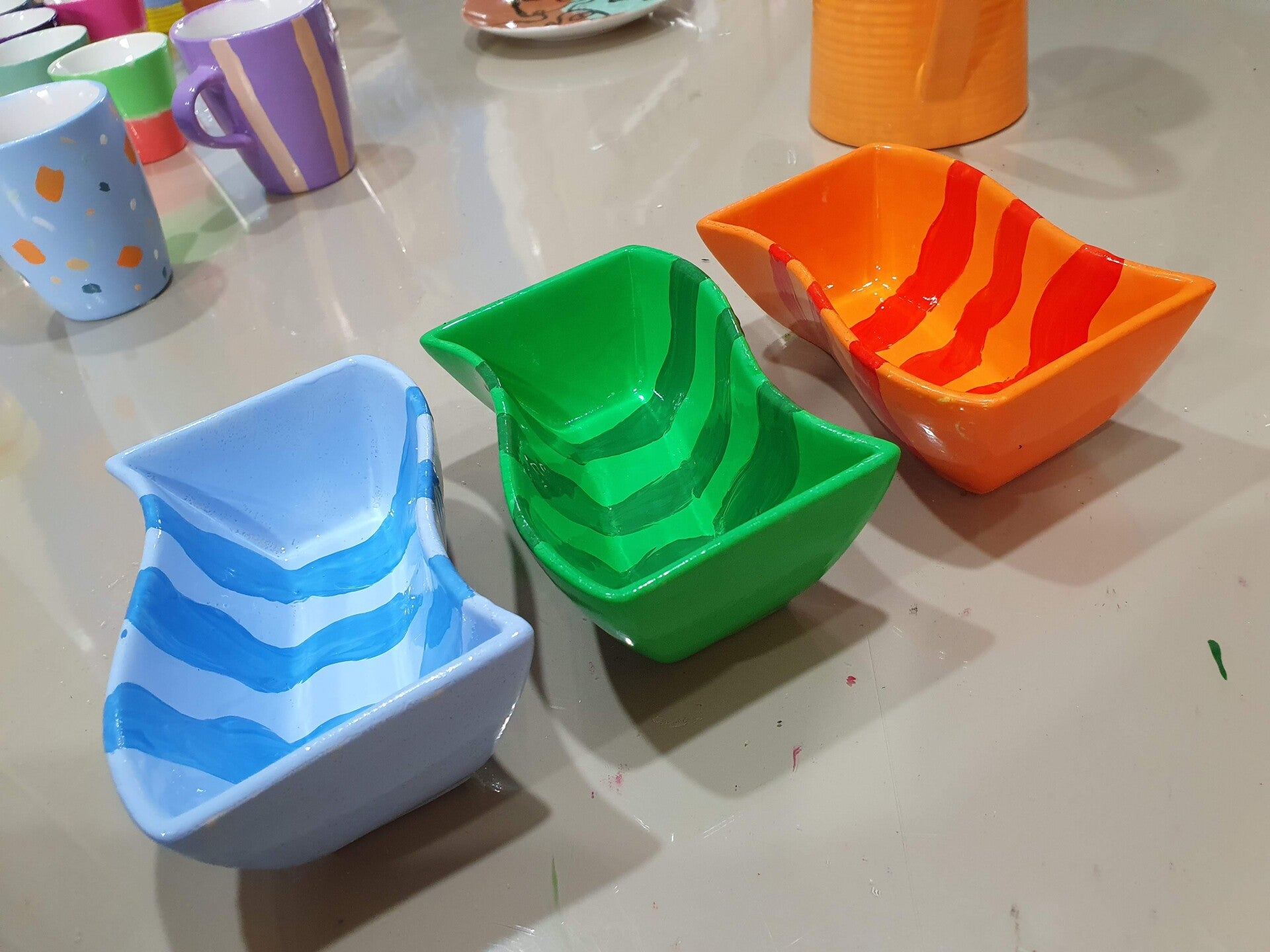 workshop servies schilderen, workshop porselein schilderen, workshop, workshop Drenthe, workshops Drenthe, creatieve workshop, creatieve workshops, personeelsuitje Drenthe, creatief uitje Drenthe, vriendinnenuitje, workshop 1 persoon, Hoogeveen