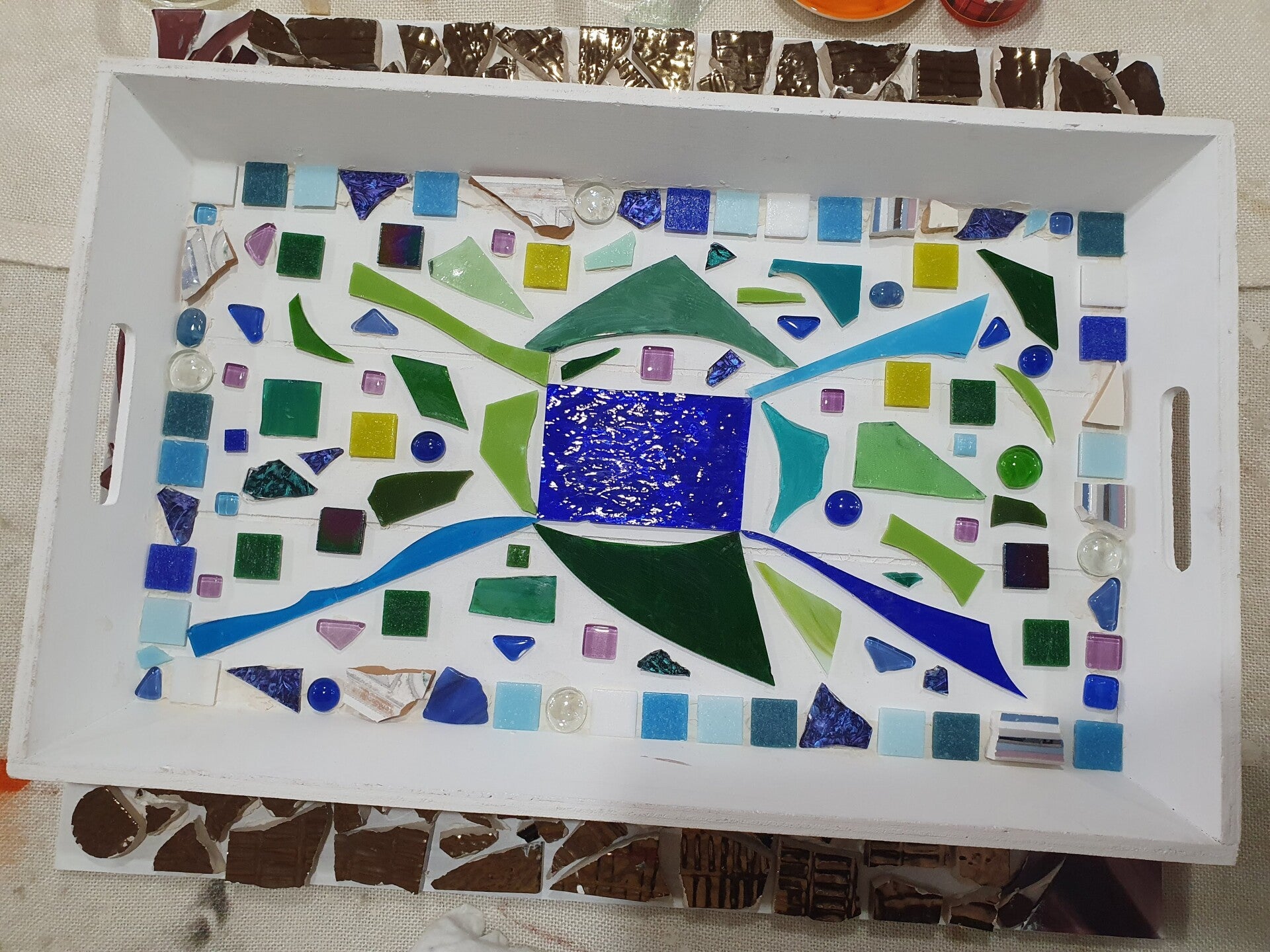 workshop mozaïeken, workshop mozaïek, workshop keramieken, workshop glasmozaïek, workshop Drenthe, creatieve workshop, bedrijfsuitje Drenthe, bedrijfsfeest Drenthe, vrijgezellenfeest Drenthe, workshop grote groep, vrijgezellenfeest mannen 