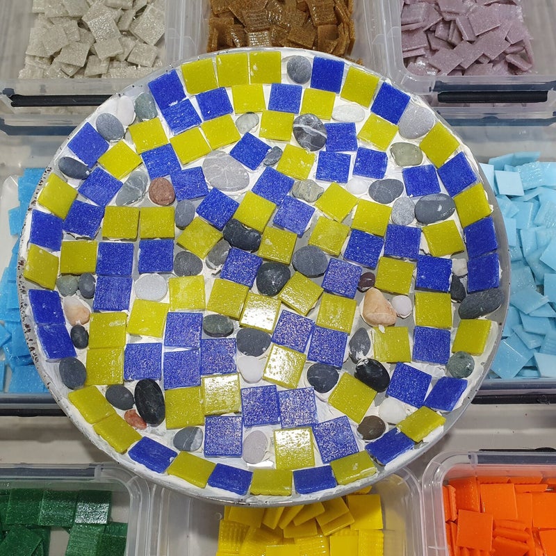 taart workshop, keramiek schilderen, sieraden maken workshop, macramé plantenhanger maken, vrolijk schilderij, servies beschilderen, workshop drenthe, workshop creatief, vrolijke schilderijen, porselein schilderen, dikke vrouwen schilder, workshop