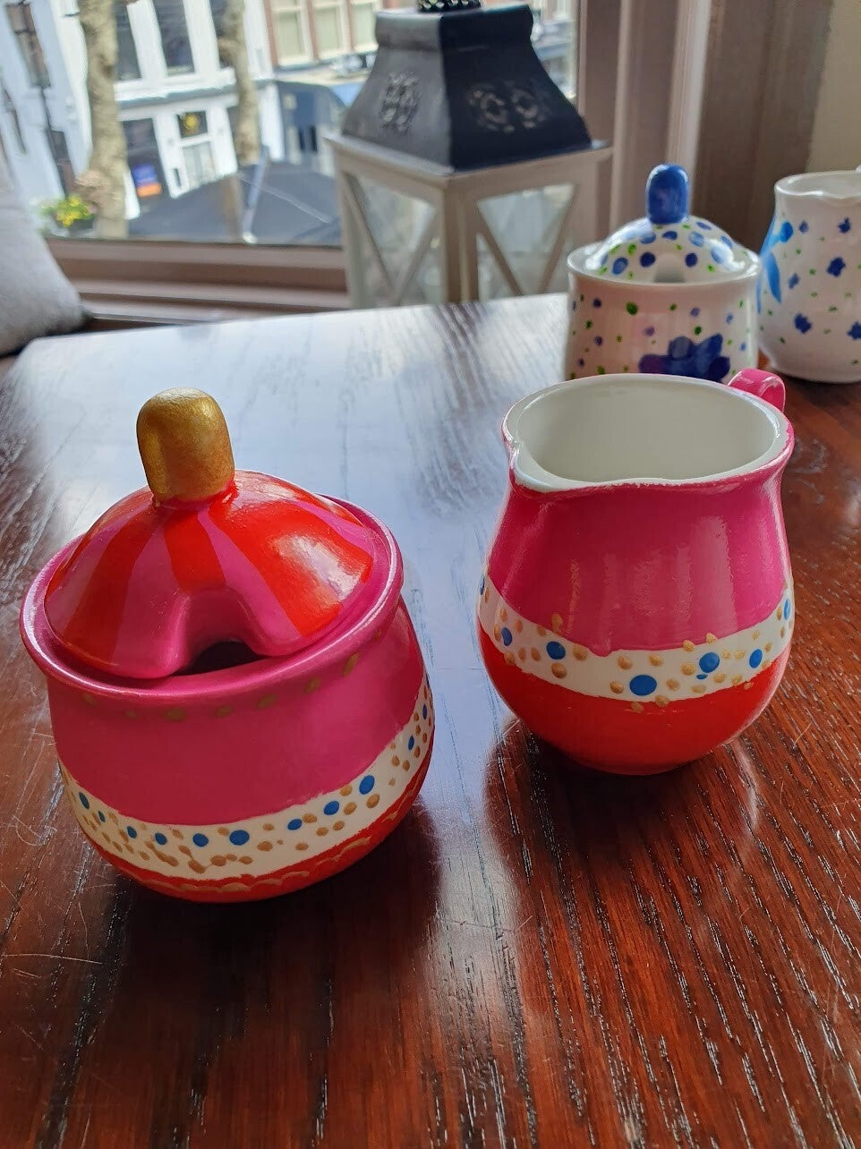 workshop servies schilderen, workshop porselein schilderen, workshop, workshop Drenthe, workshops Drenthe, creatieve workshop, creatieve workshops, personeelsuitje Drenthe, bedrijfsfeest, vriendinnenuitje, workshop grote groep, Hoogeveen