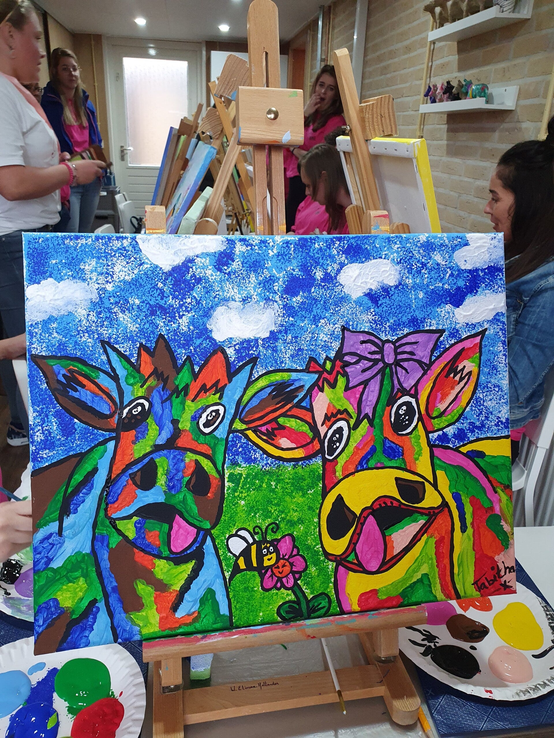 workshop het vrolijke schilderij schilderen, workshop, workshop Drenthe, workshops Drenthe, creatieve workshop, creatieve workshops, zussendag, activiteiten Drenthe, personeelsuitje, workshop koe schilderen, workshop vrolijke dieren schilderen