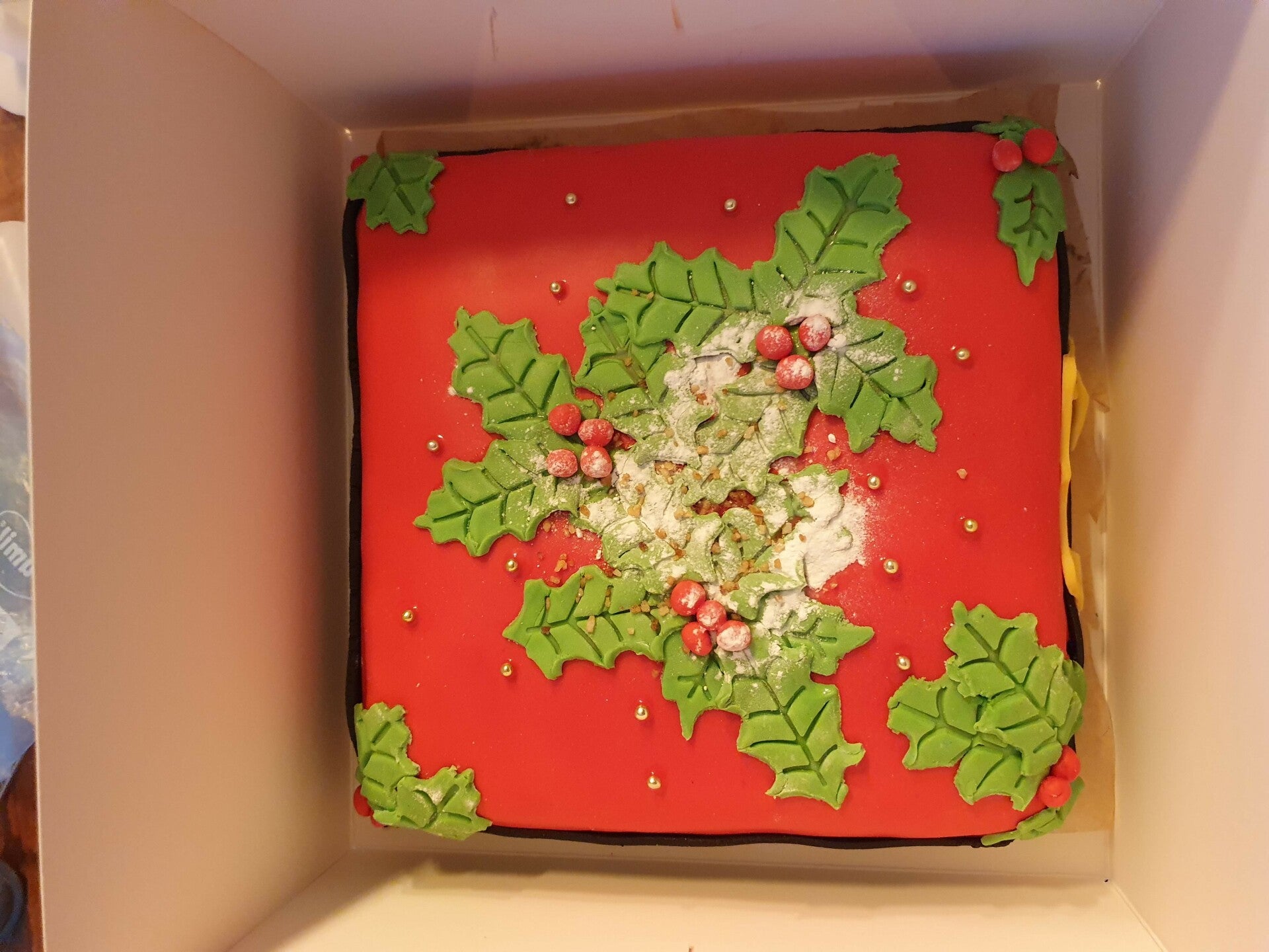 workshop met vriendinnen, workshop 6 letters, cursus sieraden maken, vriendinnendag 2024, workshop vriendinnen, afdelingsuitje, keramiek schilderen workshop, vrolijk schilderij dikke dames schilderen, workshoo, sierlijke letters schrijven, workshop 