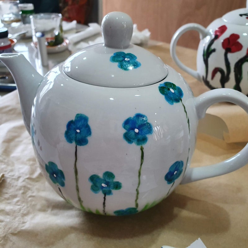workshop servies schilderen, workshop porselein schilderen, workshop, workshop Drenthe, workshops Drenthe, creatieve workshop, creatieve workshops, personeelsuitje Drenthe, creatief uitje Drenthe, vriendinnenuitje, workshop grote groep, Hoogeveen