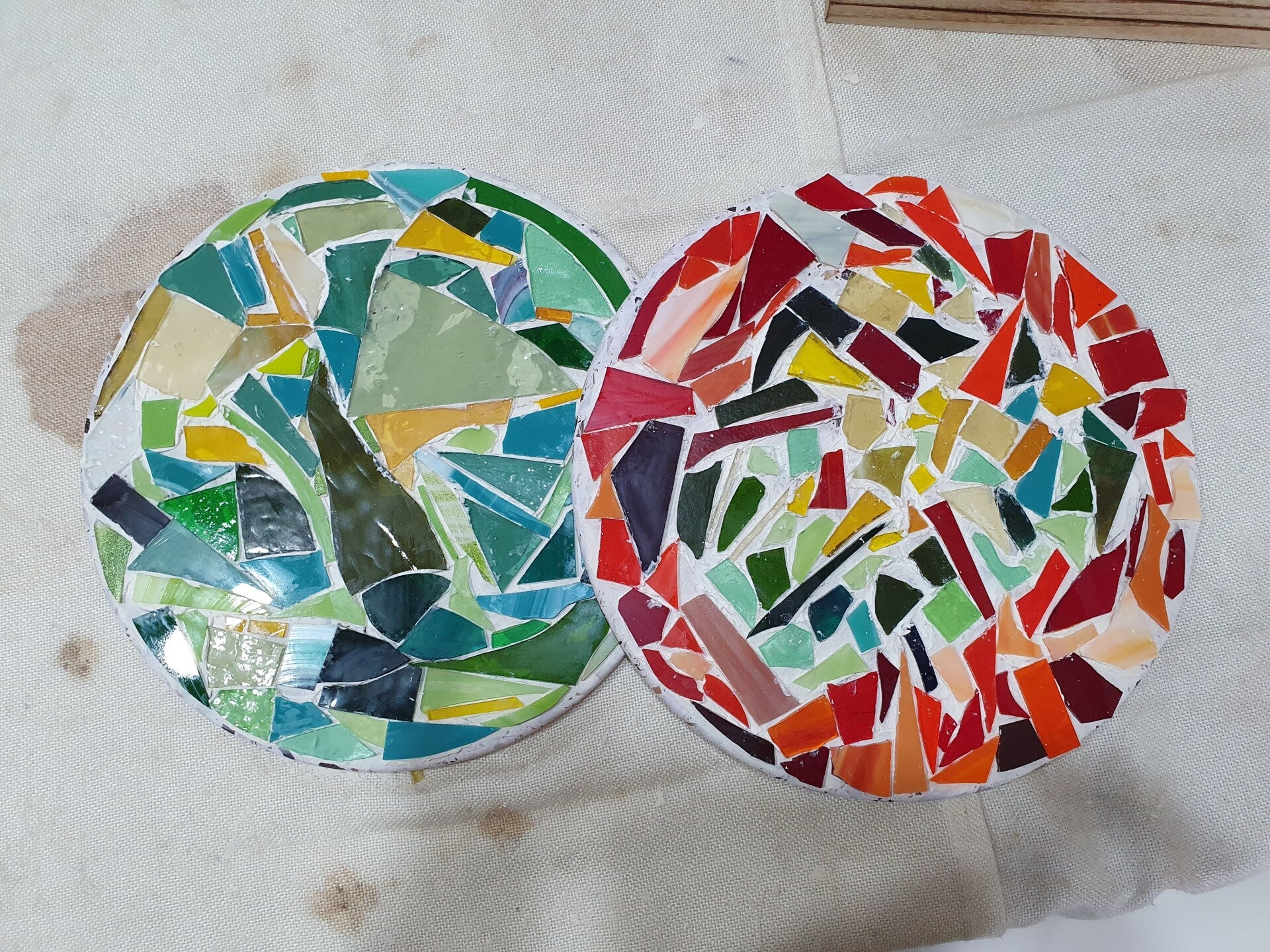 vrolijke koeien schilderijen, workshops creatief, cocodama, schilderen voor beginners voorbeelden, dikke dames schilderen, vrolijke schilderijen, workshop mozaieken, schilderen voorbeelden, beeldjes schilderen, workshop sieraden maken 2 personen