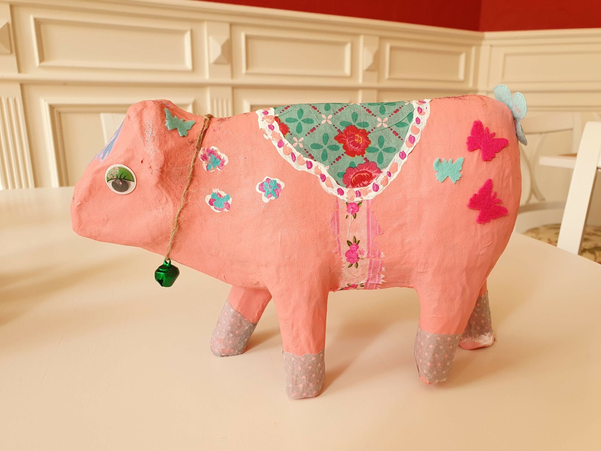 familiedag drenthe, beeldjes dikke dames, dikke dames wijn, sieraden workshop, workshop dikke dames schilderen, leuke workshops met vriendinnen, vrijgezellendag, high tea workshop, vriendinnen uitjes, macrame workshop, porselein schilderen voorbeelden