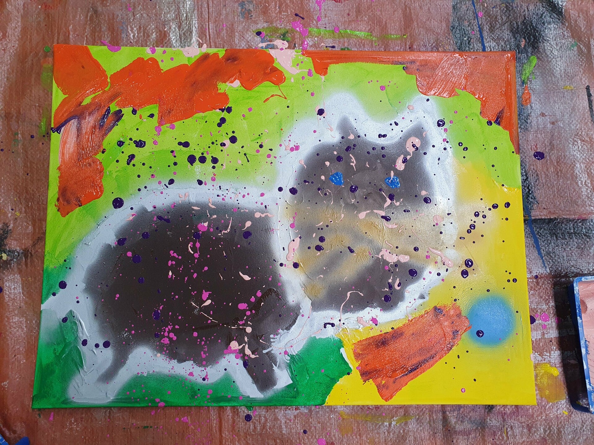 workshop met vriendinnen, workshop 6 letters, cursus sieraden maken, vriendinnendag 2024, workshop vriendinnen, afdelingsuitje, keramiek schilderen workshop, vrolijk schilderij dikke dames schilderen, workshoo, sierlijke letters schrijven, workshop