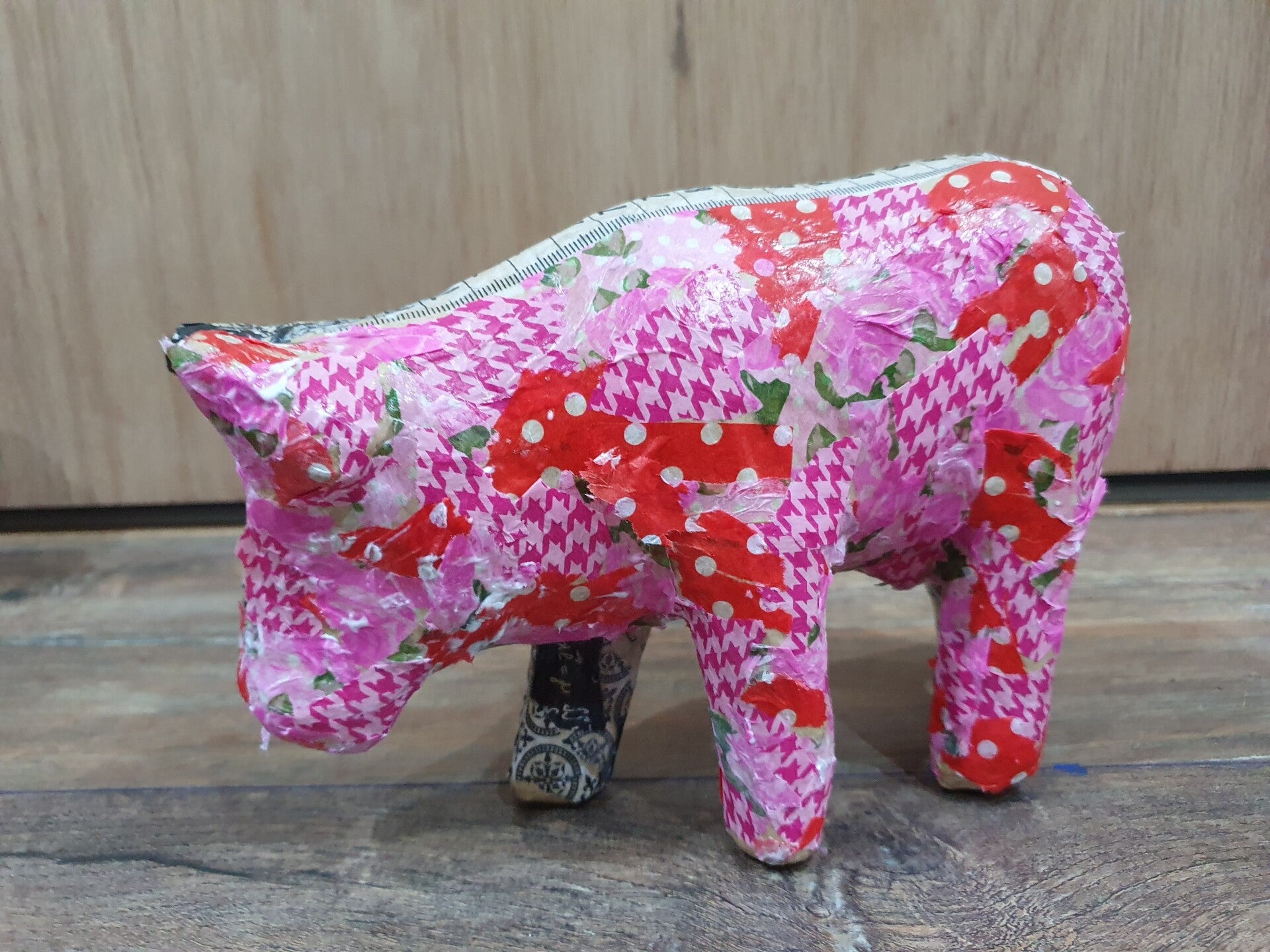 taart workshop, keramiek schilderen, sieraden maken workshop, macramé plantenhanger maken, vrolijk schilderij, servies beschilderen, workshop drenthe, workshop creatief, vrolijke schilderijen, porselein schilderen, dikke vrouwen schilder, workshop