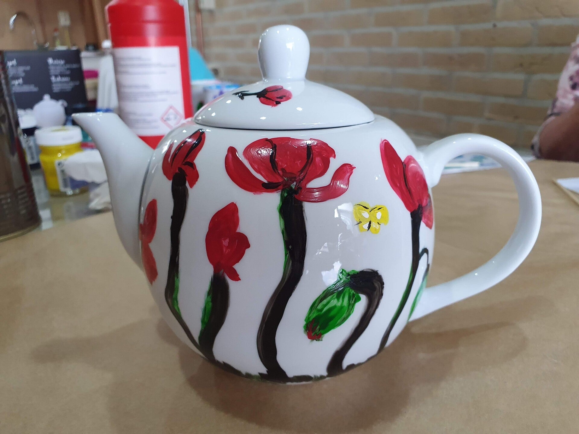 workshop servies schilderen, workshop porselein schilderen, workshop, workshop Drenthe, workshops Drenthe, creatieve workshop, creatieve workshops, personeelsuitje Drenthe, creatief uitje Drenthe, vriendinnenuitje, workshop grote groep, Hoogeveen