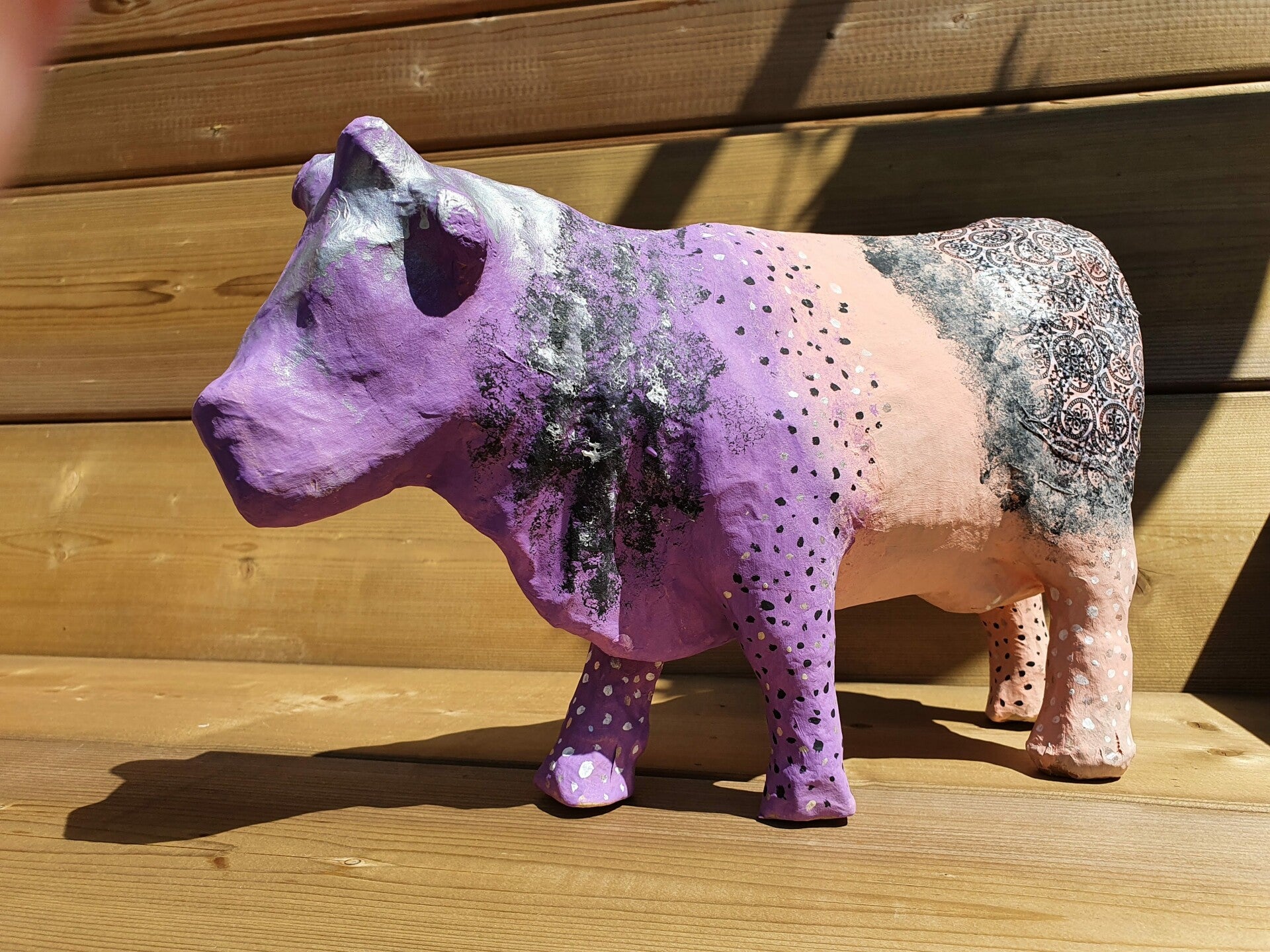 taart workshop, keramiek schilderen, sieraden maken workshop, macramé plantenhanger maken, vrolijk schilderij, servies beschilderen, workshop drenthe, workshop creatief, vrolijke schilderijen, porselein schilderen, dikke vrouwen schilder, workshop