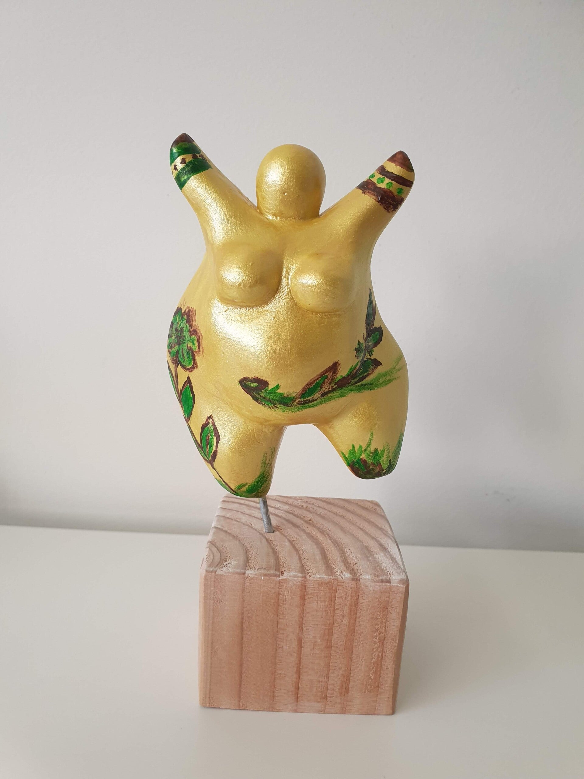 vrolijke koeien schilderijen, workshops creatief, cocodama, schilderen voor beginners voorbeelden, dikke dames schilderen, vrolijke schilderijen, workshop mozaieken, schilderen voorbeelden, beeldjes schilderen, workshop sieraden maken 2 personen