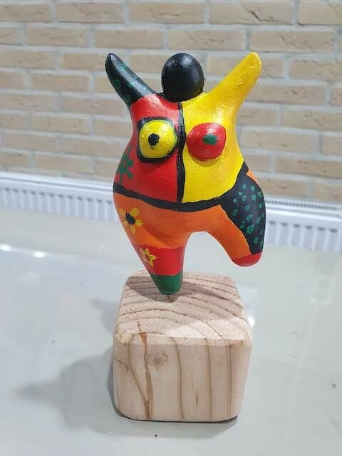 dikke dames schilderen workshop, workshop vriendinnen, mokken schilderen, sierlijke letters schrijven, vrolijkschilderij, vrolijk schilderij, vrijgezellendag, kippen schilderen, vrolijk schilderij dikke dames schilderen, cursus sieraden maken