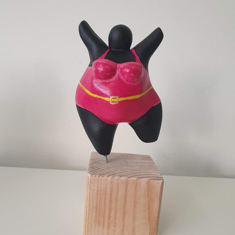 vrolijk persoon, macramé plantenhanger maken, workshop familiedag, worshop, workshop teambuilding, workshop creatief, servies beschilderen workshop, vrijgezellenavond, workshops op locatie, eierbord, dikke dames beeldjes om zelf te schilderen