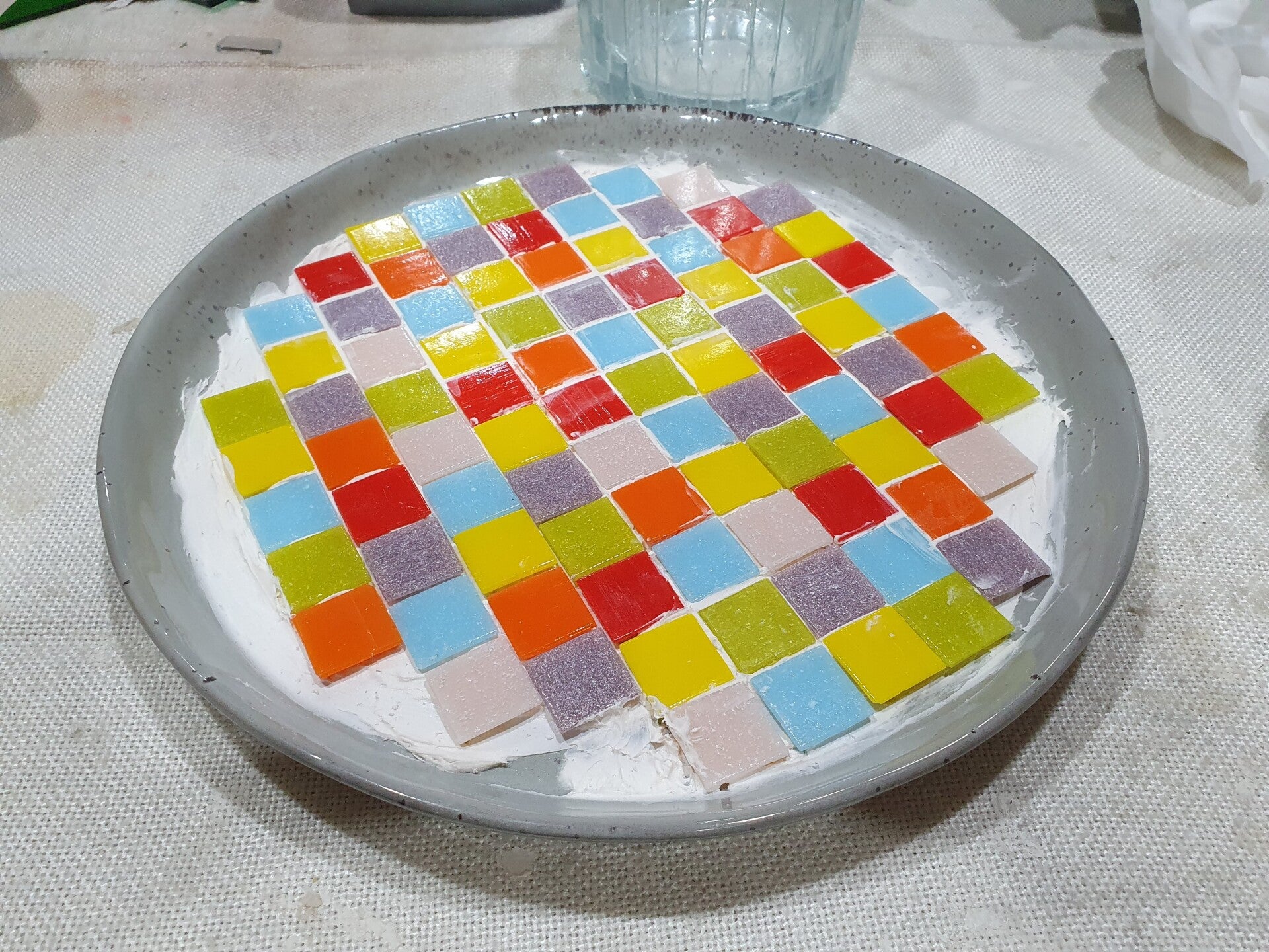 piemel workshop, keramiek schilderen, sieraden maken workshop, macramé plantenhanger maken, vrolijk schilderij, servies beschilderen, workshop drenthe, workshop creatief, vrolijke schilderijen, porselein schilderen, dikke vrouwen schilder, workshop