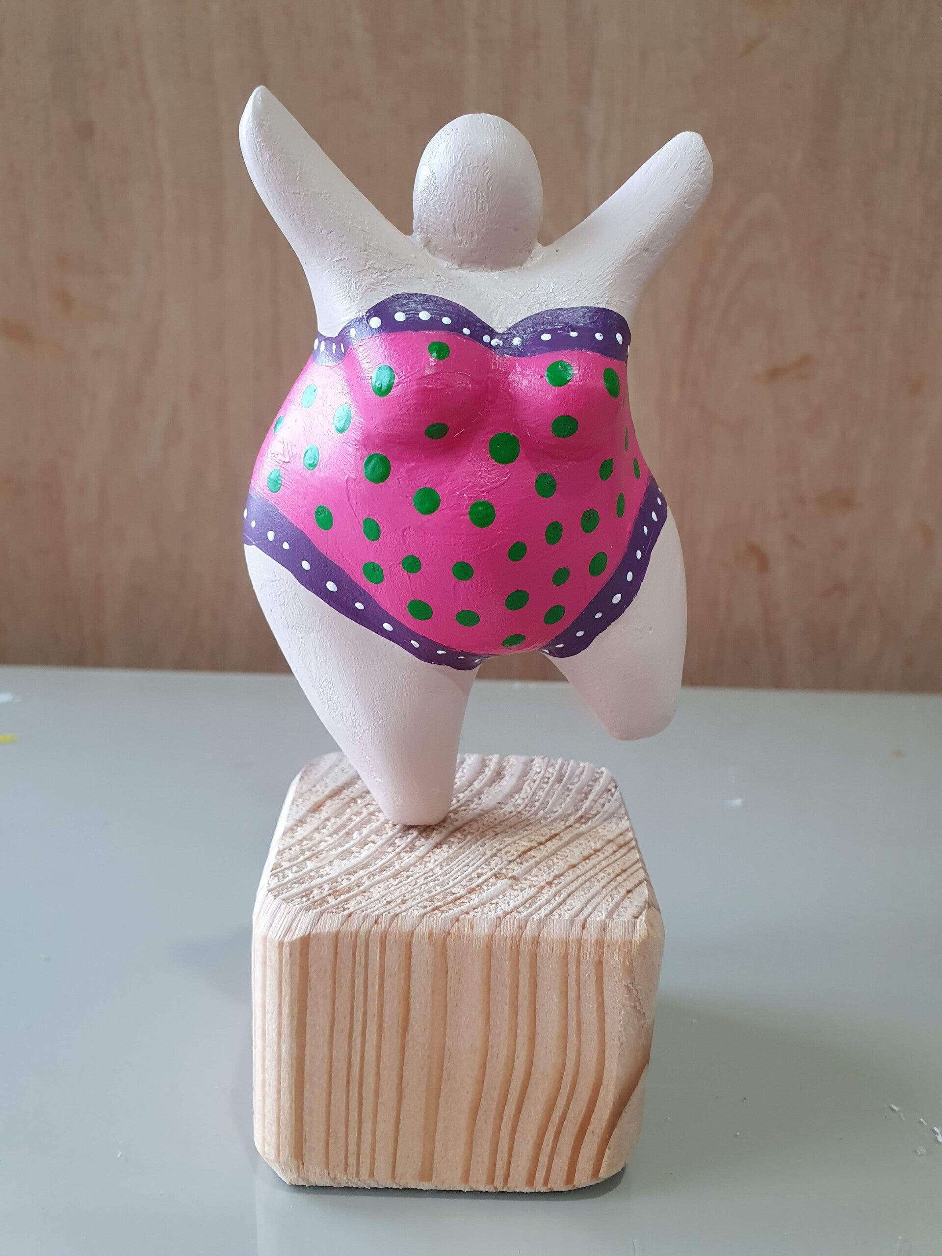 workshop beeldje dikke dame schilderen, workshop, workshop Drenthe, workshops Drenthe, creatieve workshop, creatieve workshops, personeelsuitje Drenthe, creatief uitje Drenthe, vriendinnenuitje, zussendag, workshop 1 persoon, moeder dochter uitje