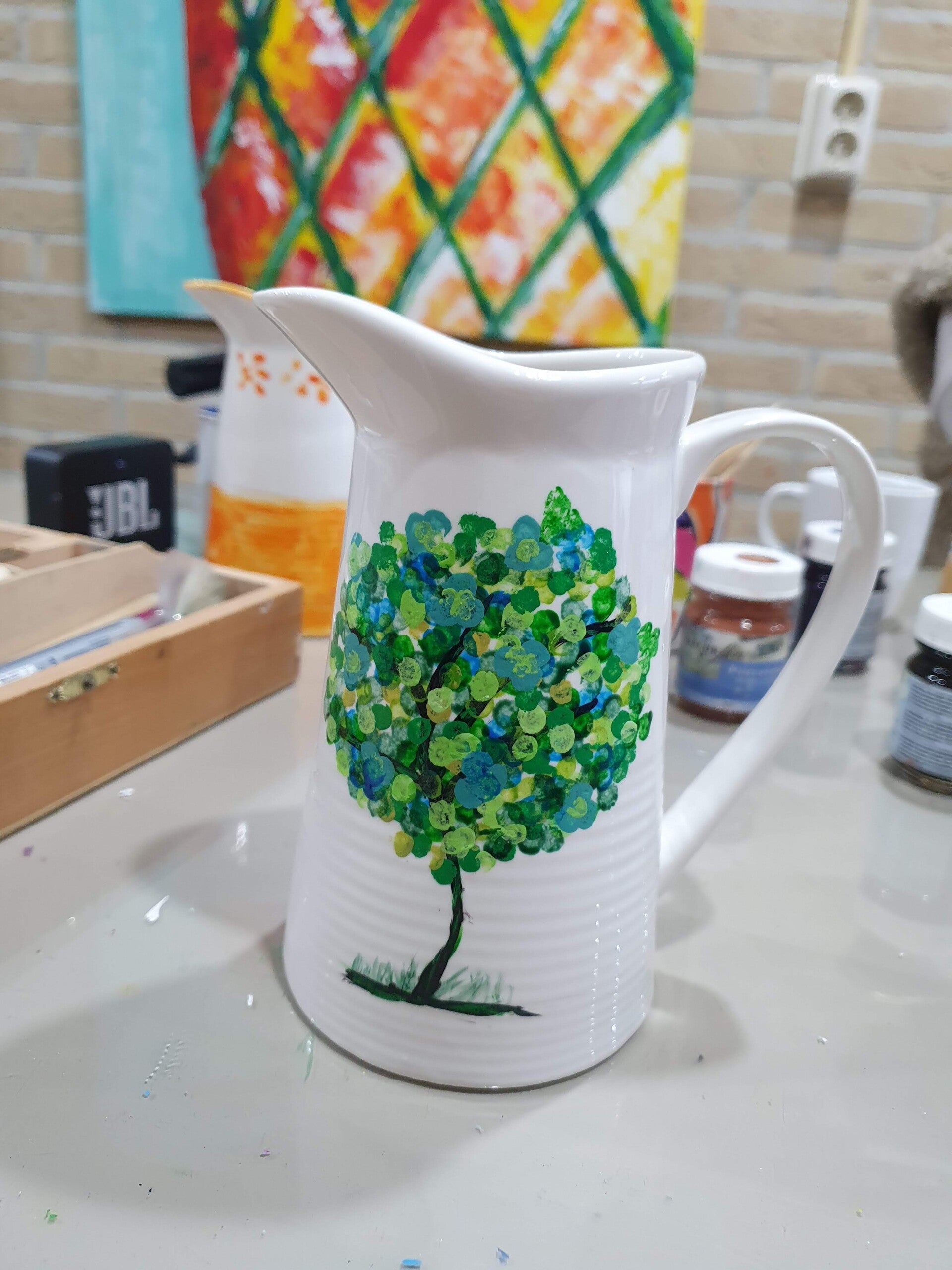 workshop servies schilderen, workshop porselein schilderen, workshop, workshop Drenthe, workshops Drenthe, creatieve workshop, creatieve workshops, personeelsuitje Drenthe, bedrijfsfeest, vrijgezellenfeest, workshop grote groep, Hoogeveen