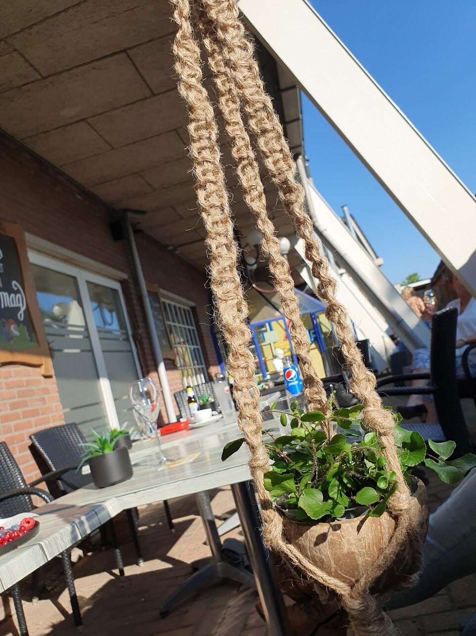 workshop macramé plantenhanger maken, workshop, workshop Drenthe, workshops Drenthe, creatieve workshop, creatieve workshops, personeelsuitje Drenthe, creatief uitje Drenthe, vriendinnenuitje, familiedag, workshop 20 personen, moeder dochter uitje