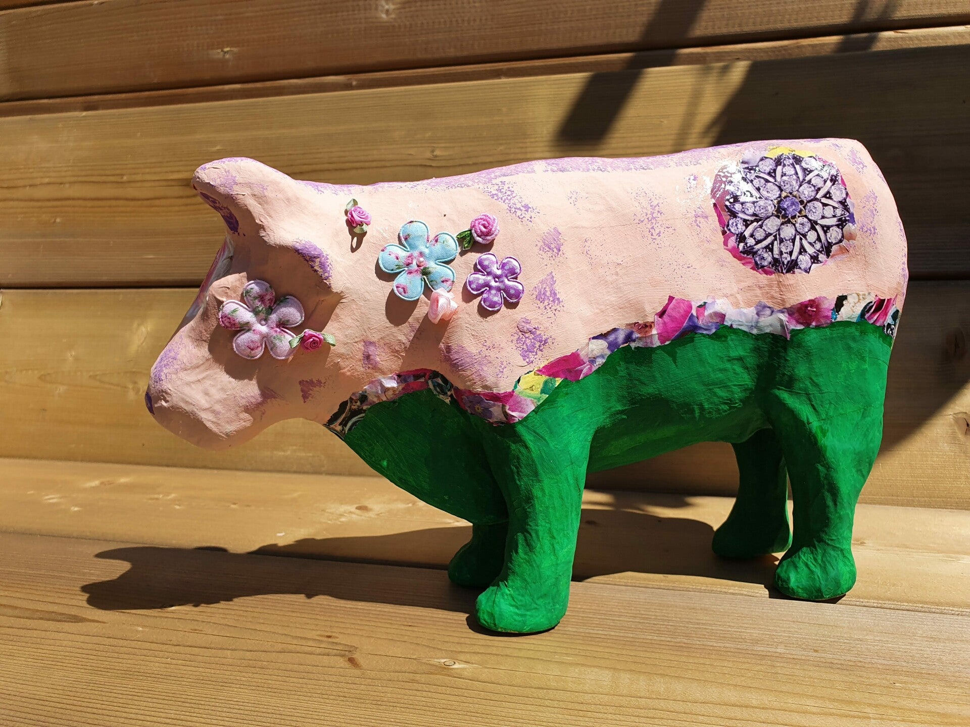 taart workshop, keramiek schilderen, sieraden maken workshop, macramé plantenhanger maken, vrolijk schilderij, servies beschilderen, workshop drenthe, workshop creatief, vrolijke schilderijen, porselein schilderen, dikke vrouwen schilder, workshop