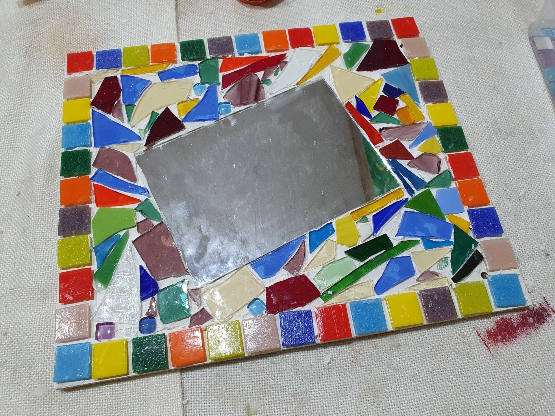 workshop mozaïeken, workshop mozaïek, workshop keramieken, workshop glasmozaïek, workshop Drenthe, creatieve workshop, bedrijfsuitje Drenthe, bedrijfsfeest Drenthe, vrijgezellenfeest Drenthe, workshop grote groep, vrijgezellenfeest mannen 