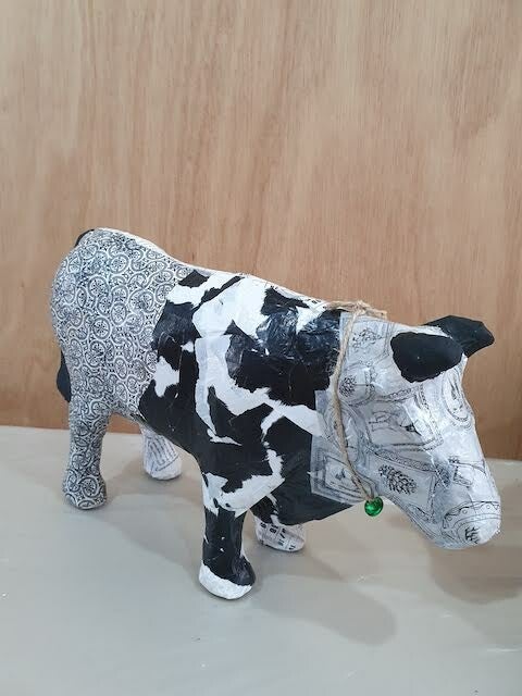 vrolijk persoon, macramé plantenhanger maken, workshop familiedag, worshop, workshop teambuilding, workshop creatief, servies beschilderen workshop, vrijgezellenavond, workshops op locatie, eierbord, dikke dames beeldjes om zelf te schilderen