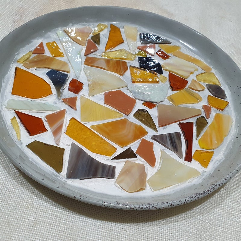 piemel workshop, keramiek schilderen, sieraden maken workshop, macramé plantenhanger maken, vrolijk schilderij, servies beschilderen, workshop drenthe, workshop creatief, vrolijke schilderijen, porselein schilderen, dikke vrouwen schilder, workshop