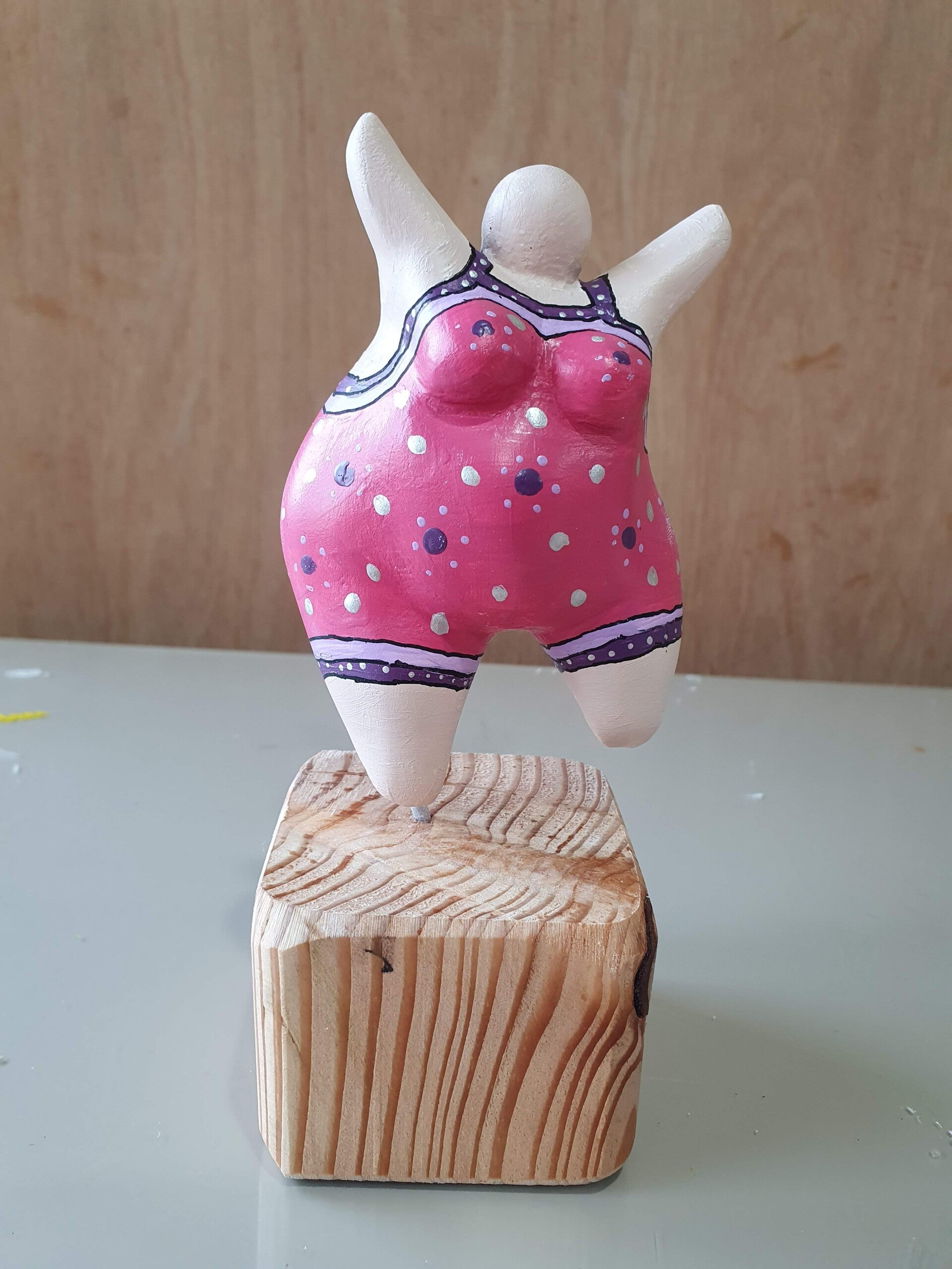 workshop beeldje dikke dame schilderen, workshop, workshop Drenthe, workshops Drenthe, creatieve workshop, creatieve workshops, personeelsuitje Drenthe, creatief uitje Drenthe, vriendinnenuitje, zussendag, workshop 1 persoon, moeder dochter uitje