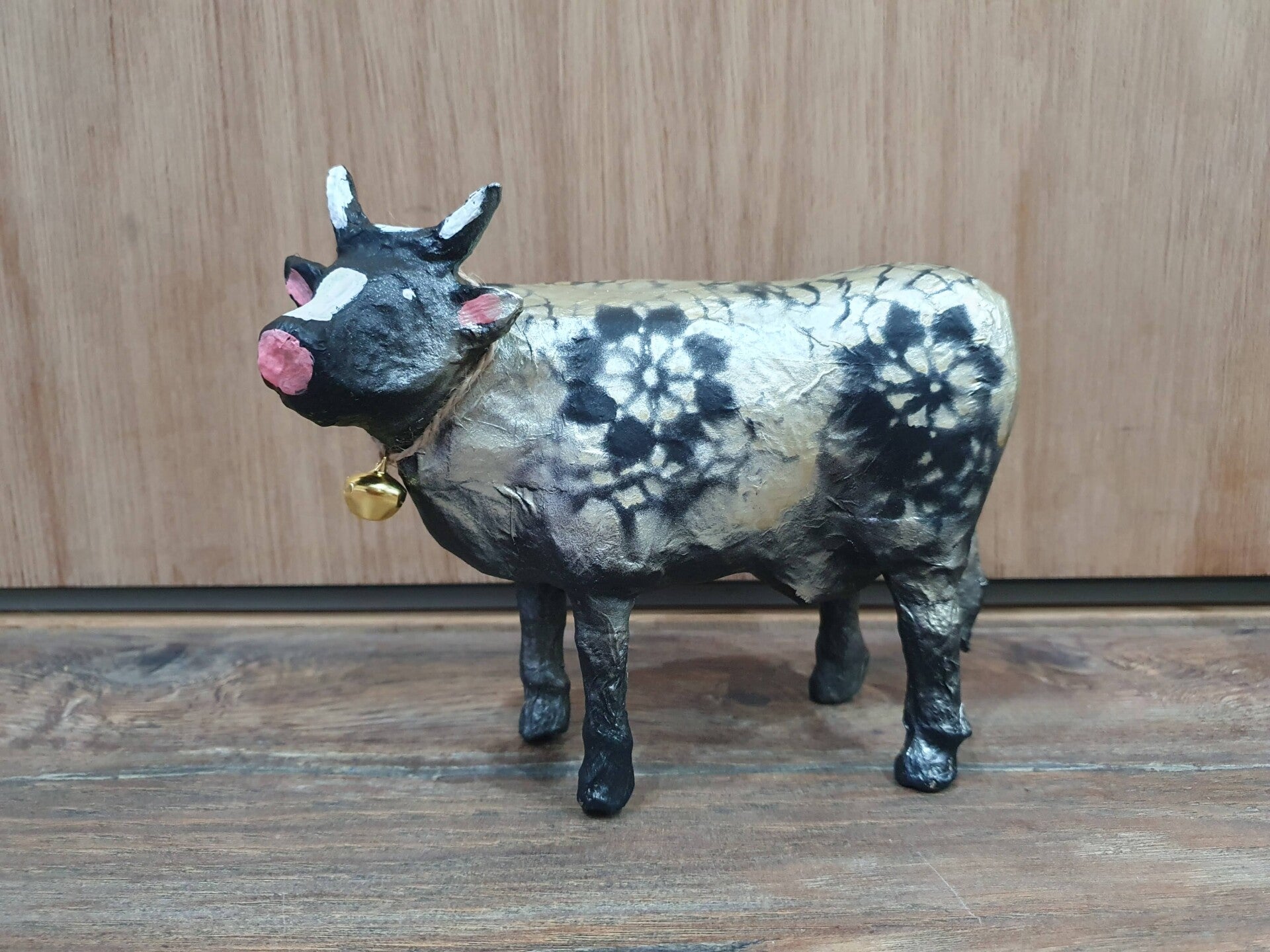 taart workshop, keramiek schilderen, sieraden maken workshop, macramé plantenhanger maken, vrolijk schilderij, servies beschilderen, workshop drenthe, workshop creatief, vrolijke schilderijen, porselein schilderen, dikke vrouwen schilder, workshop