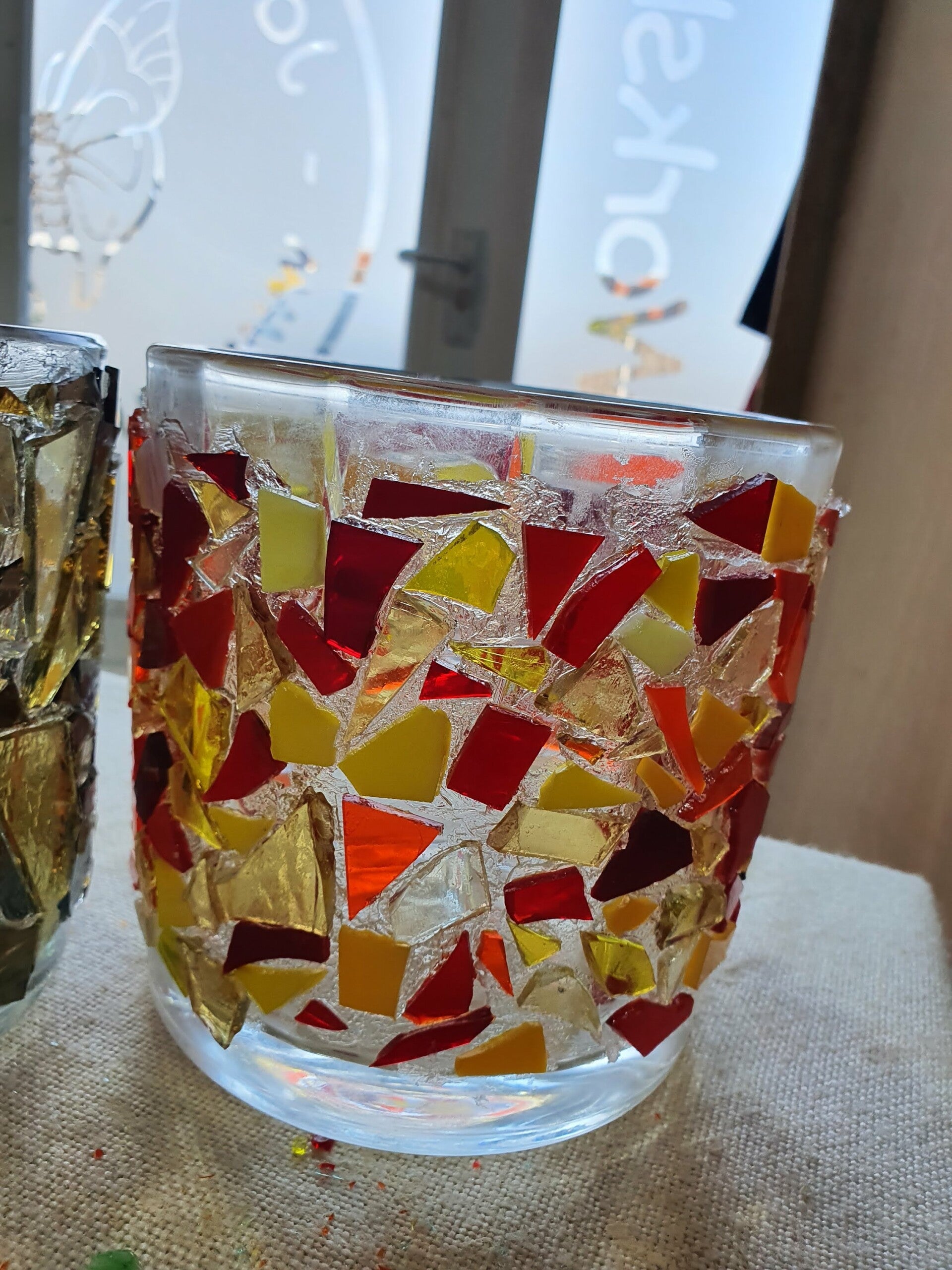 taart workshop, keramiek schilderen, sieraden maken workshop, macramé plantenhanger maken, vrolijk schilderij, servies beschilderen, workshop drenthe, workshop creatief, vrolijke schilderijen, porselein schilderen, dikke vrouwen schilder, workshop