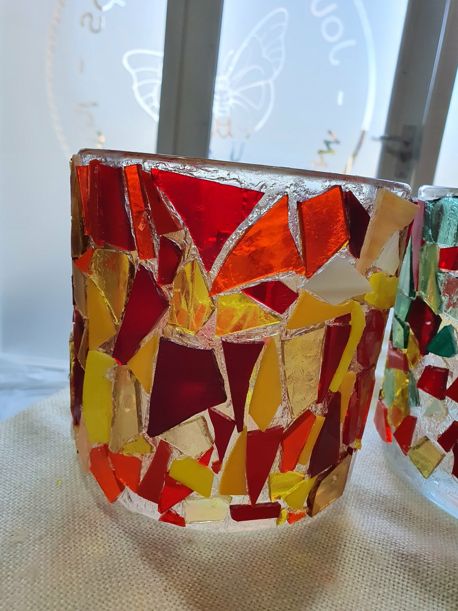 taart workshop, keramiek schilderen, sieraden maken workshop, macramé plantenhanger maken, vrolijk schilderij, servies beschilderen, workshop drenthe, workshop creatief, vrolijke schilderijen, porselein schilderen, dikke vrouwen schilder, workshop