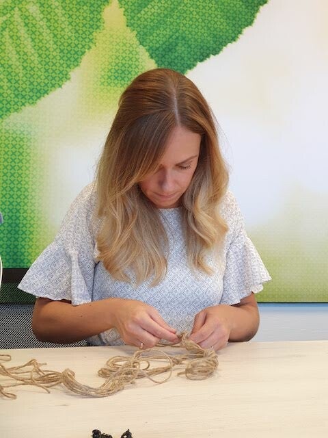 taart workshop, plantenhanger maken, dikke dames beeldjes, workshop dikke dames schilderen, keramiek schilderen workshop, sieraden workshop, cursus sieraden, theepot schilderen, workshop 6 letters, vriendinnen workshop, voorbeelden dikke dames schilderen