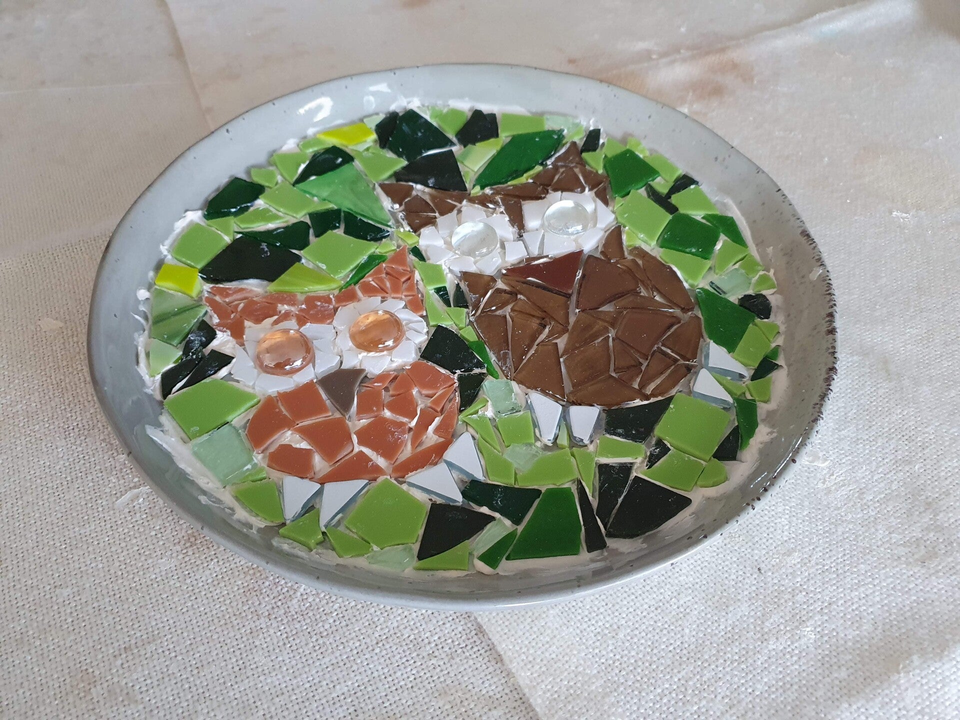 dikke dames schilderen workshop, workshop vriendinnen, mokken schilderen, sierlijke letters schrijven, vrolijkschilderij, vrolijk schilderij, vrijgezellendag, kippen schilderen, vrolijk schilderij dikke dames schilderen, cursus sieraden maken