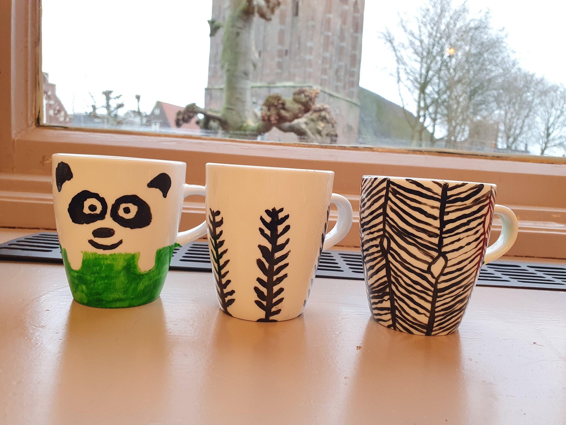 workshop servies schilderen, workshop porselein schilderen, workshop, workshop Drenthe, workshops Drenthe, creatieve workshop, creatieve workshops, personeelsuitje Drenthe, creatief uitje Drenthe, vriendinnenuitje, workshop grote groep, Hoogeveen