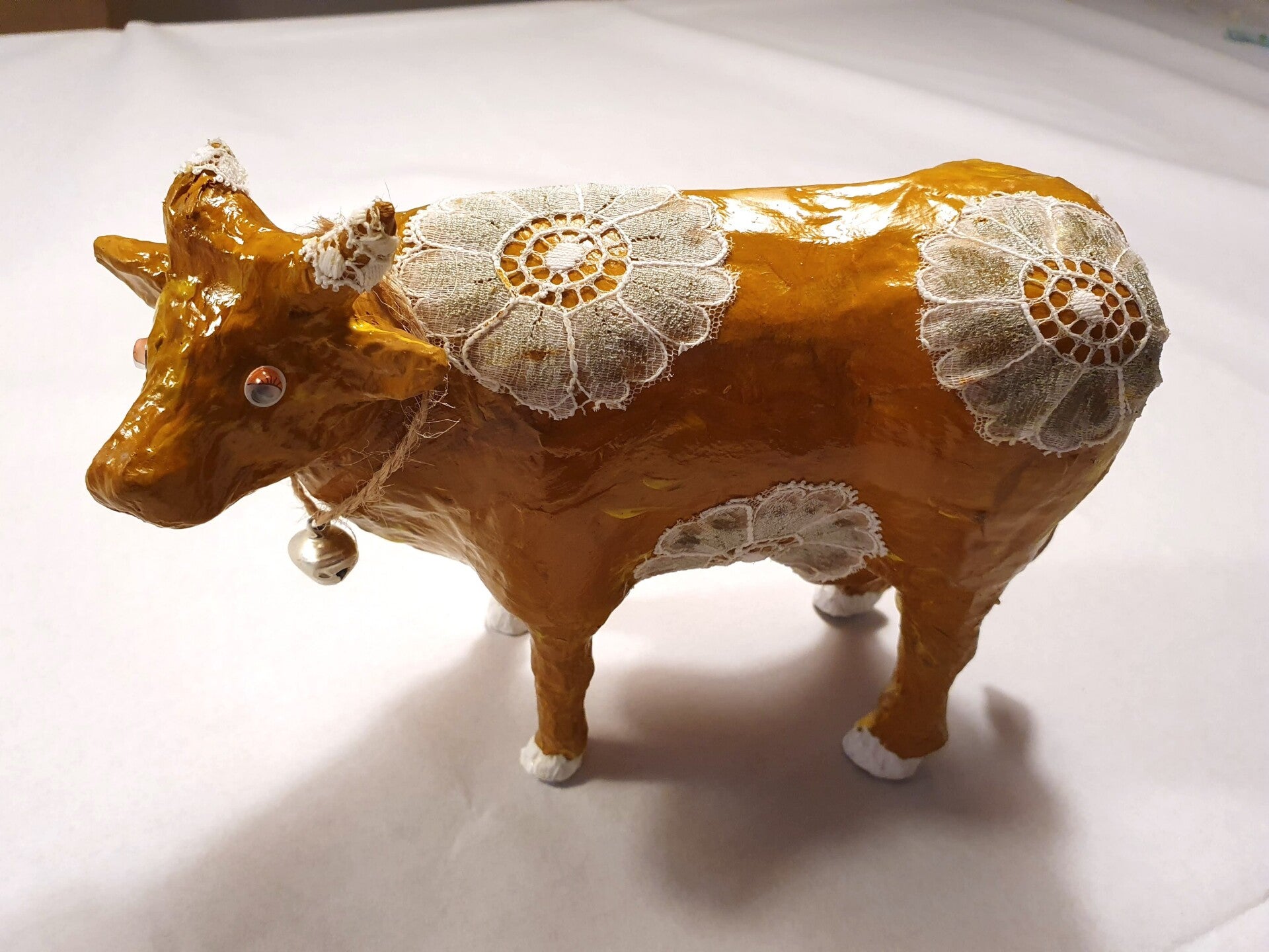 vriendinnen workshop, workshops schilderen, workshops drenthe, vrijgezellenfeest drenthe, schilderij dikke dames wijn, creatieve workshop vriendinnen, dikke dames beeldje, workshop dames, creatief workshop, vrolijke koeien schilderij