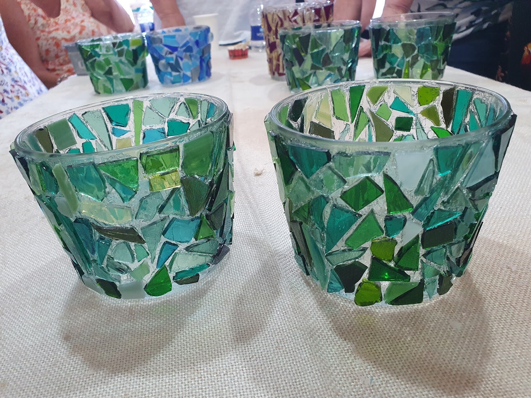 workshop mozaïeken, workshop mozaïek, workshop keramieken, workshop glasmozaïek, workshop Drenthe, creatieve workshop, bedrijfsuitje Drenthe, bedrijfsfeest Drenthe, vrijgezellenfeest Drenthe, workshop grote groep, vrijgezellenfeest mannen 