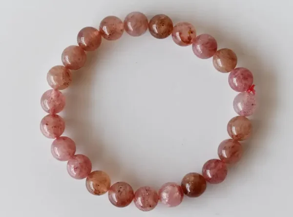 Erdbeerquarz – Der Stein der Lebensfreude