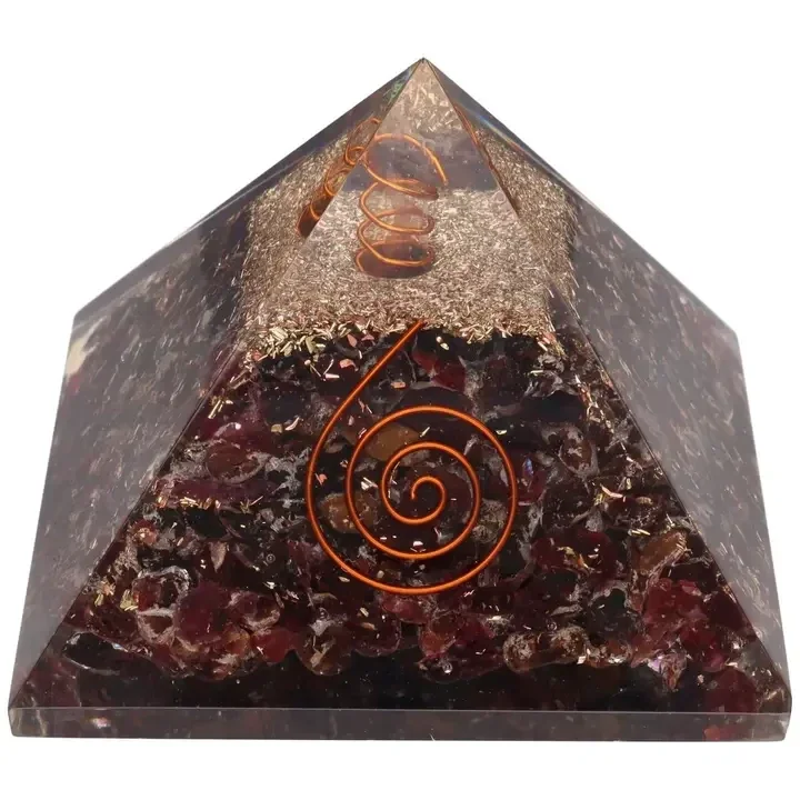 Orgonit Pyramide 7x7 cm. Granat