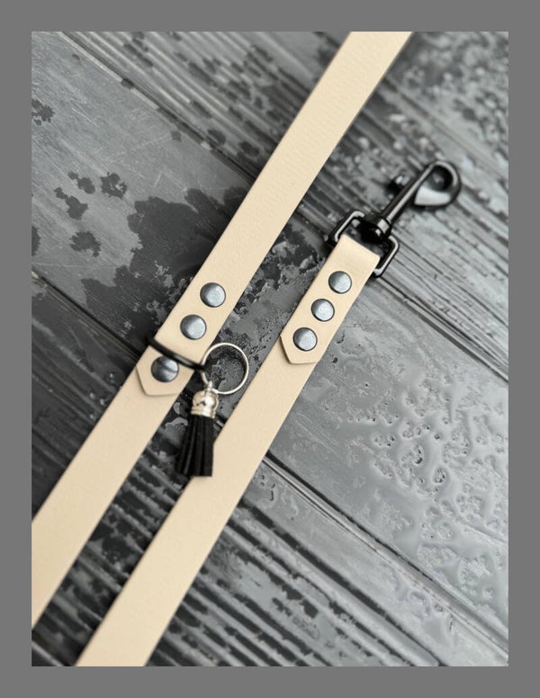 Taupe Lijn 19mm 2 meter, vast handvat, 1 musketon, 1 ring