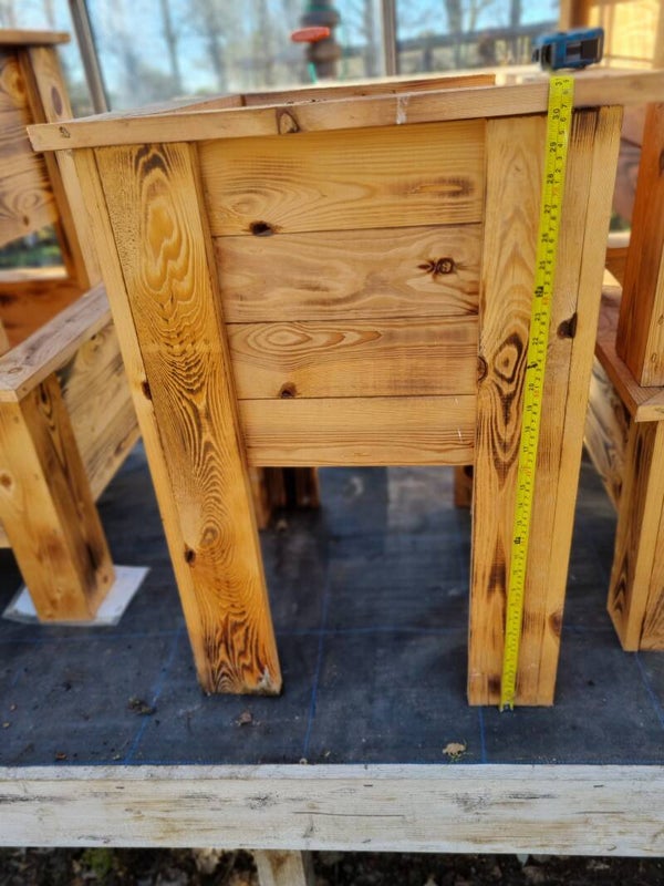 RANDA WESTERN RANGE  WOODEN PLANTER