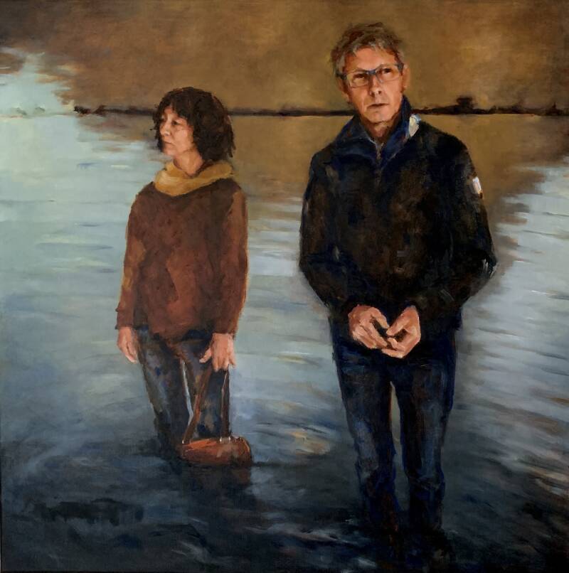 Schilderij van 2 mensen die tot hun knieen in het waterstaan in een verlaten ondergelopen landschap