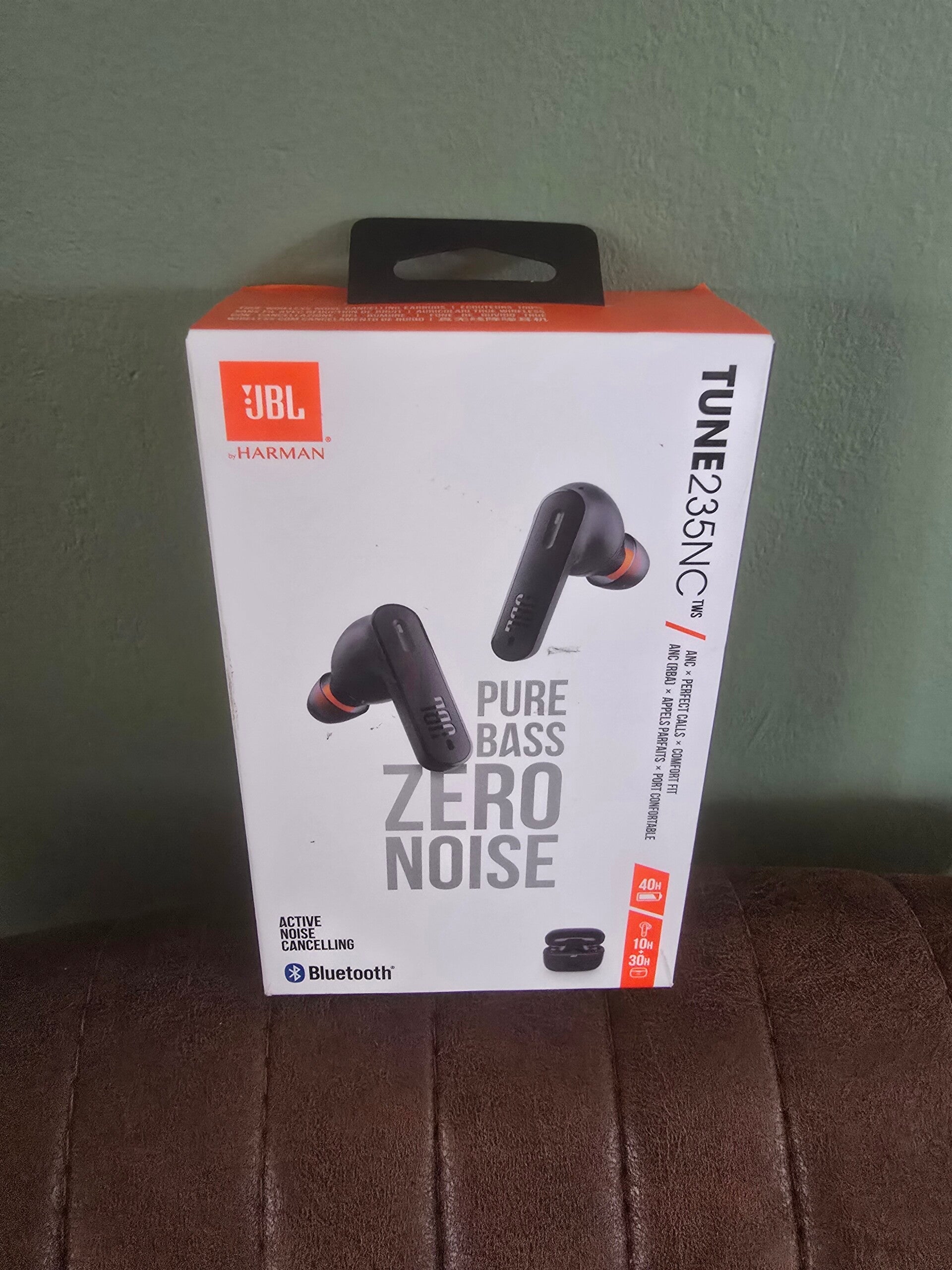 JBL Tune 235NC TWS Draadloze Earbuds - Met Active Noise Cancelling - Compleet