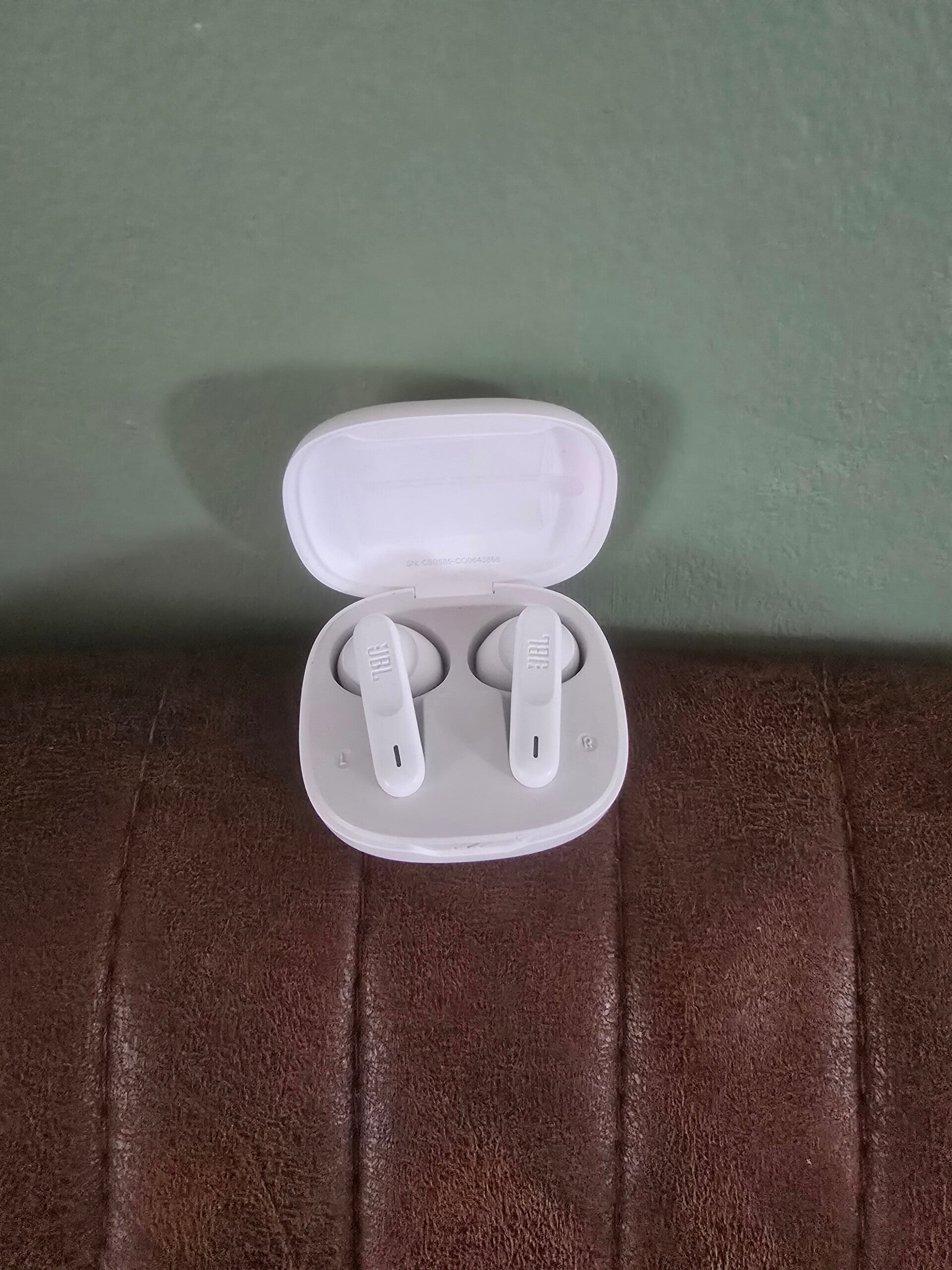 JBL Draadloze Oordopjes (Wit) – Inclusief Oplaadcase