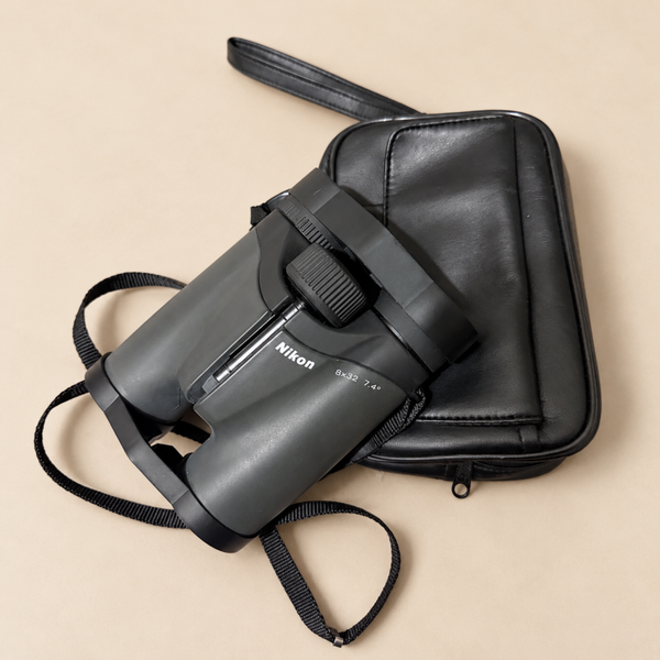 Jumelles Nikon 8 × 32 avec étui et sangle