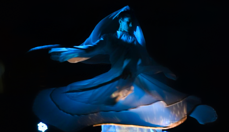 Eä Alba danse de tournoiement danse derviche