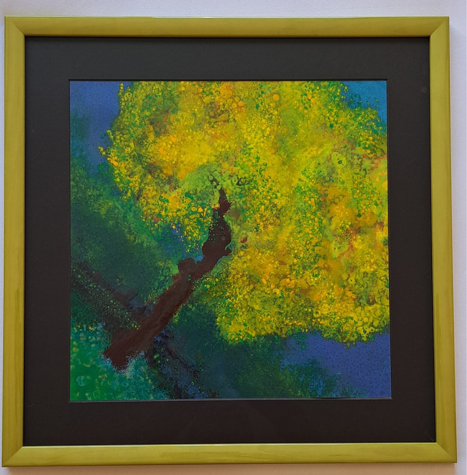 Die ene boom: lichtgroene lijst, geelgroene boom